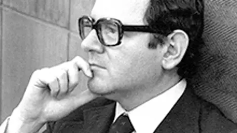 Fallece a los 90 años el extremeño Enrique Sánchez de León, ministro de Sanidad con el Gobierno de Adolfo Suárez Fallece a los 90 años el extremeño Enrique Sánchez de León, ministro de Sanidad con el Gobierno de Adolfo Suárez