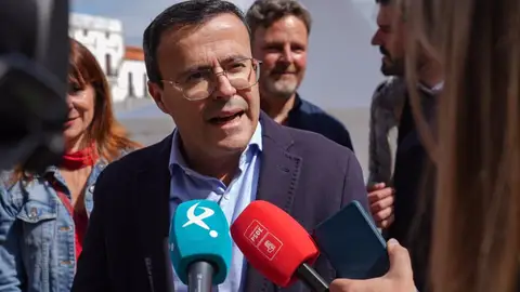 Gallardo insta a Guardiola a presentar un decreto de medidas urgentes para paliar el "golpe" de los aranceles de Trump Gallardo insta a Guardiola a presentar un decreto de medidas urgentes para paliar el "golpe" de los aranceles de Trump