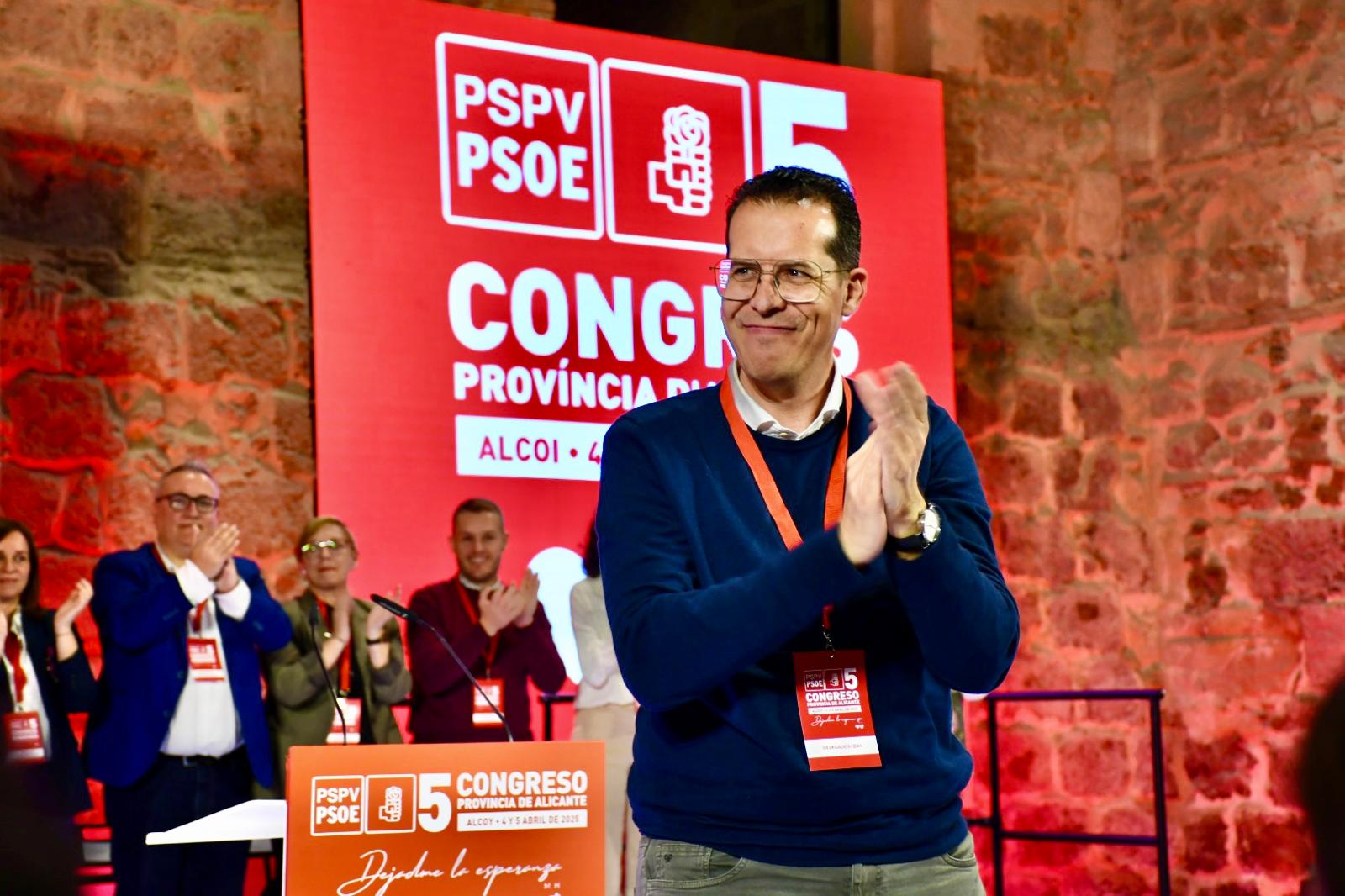 Rubén Alfaro aterriza en el liderazgo del PSOE provincial con el respaldo del 96 % de los delegados del Congreso Rubén Alfaro aterriza en el liderazgo del PSOE provincial con el respaldo del 96 % de los delegados del Congreso