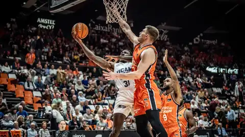 Valencia Basket en la Fonteta durante un partido con UCAM Murcia Valencia Basket en la Fonteta durante un partido con UCAM Murcia