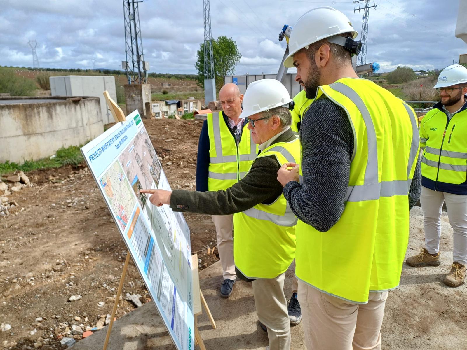 La Junta invierte 1,9 millones de euros en obras hidráulicas en las localidades de Trujillanos y Docenario La Junta invierte 1,9 millones de euros en obras hidráulicas en las localidades de Trujillanos y Docenario