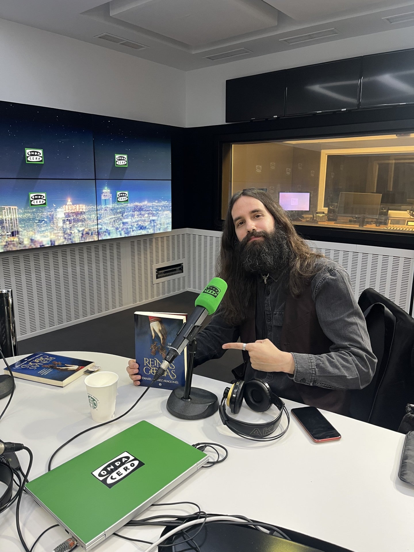 "Reinas godas" Historias de las mujeres que pusieron la semilla de España "Reinas godas" Historias de las mujeres que pusieron la semilla de España