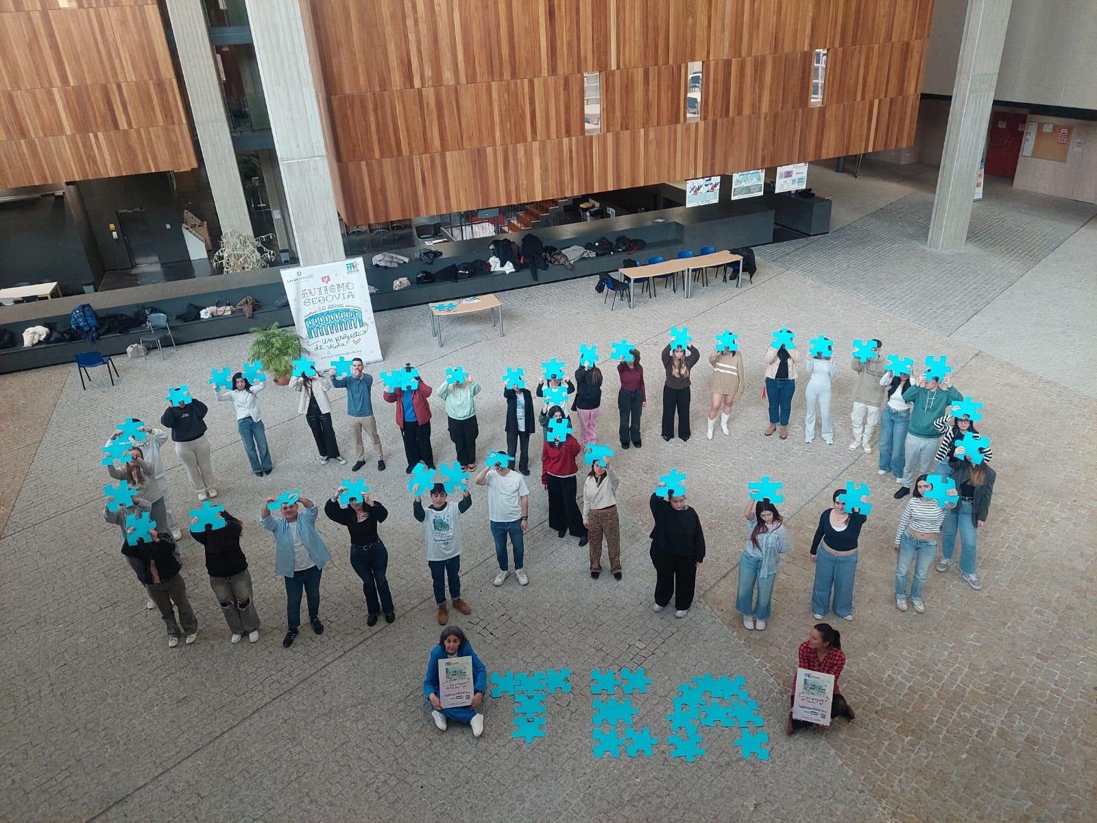 Autismo Segovia celebra la masiva degustación de torrijas y la obtención de 8000 euros para el Centro Autismo Segovia celebra la masiva degustación de torrijas y la obtención de 8000 euros para el Centro
