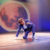 Luis Piedrahita en el show Apolípticamente Correcta. Luis Piedrahita en el show Apolípticamente Correcta.