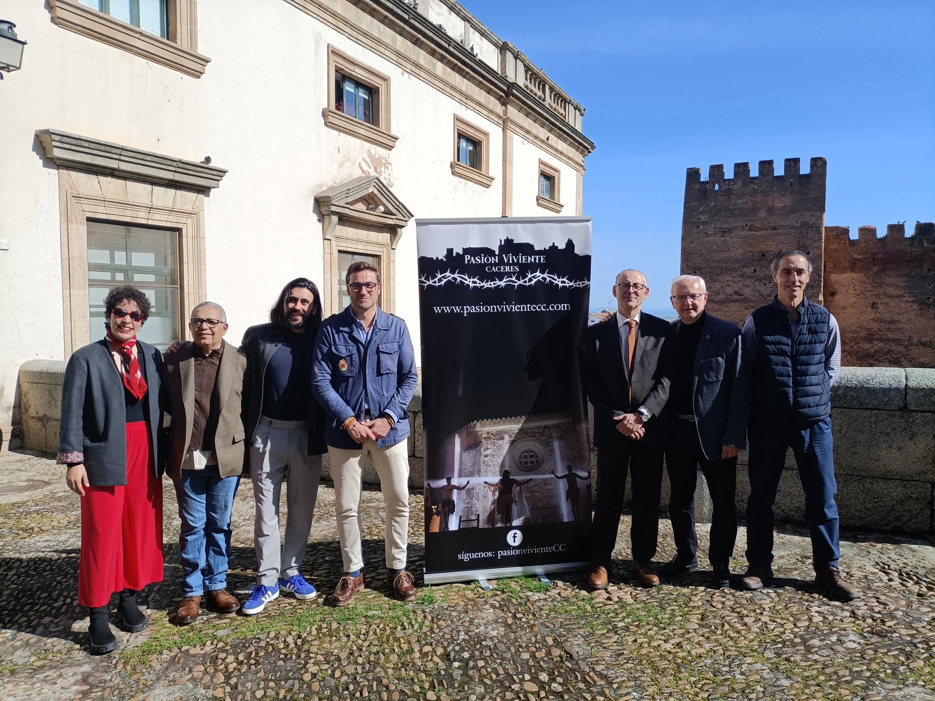 La Pasión Viviente de Cáceres incorpora este año la escena de la última cena en las escaleras del Arco de la Estrella La Pasión Viviente de Cáceres incorpora este año la escena de la última cena en las escaleras del Arco de la Estrella