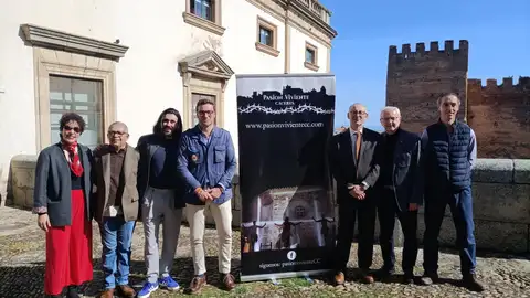 La Pasión Viviente de Cáceres incorpora este año la escena de la última cena en las escaleras del Arco de la Estrella La Pasión Viviente de Cáceres incorpora este año la escena de la última cena en las escaleras del Arco de la Estrella