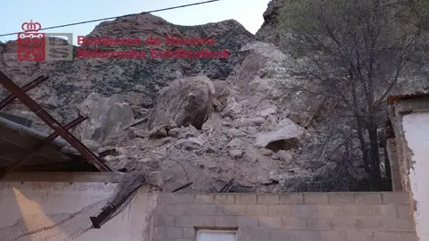 Desalojadas 13 personas por el deslizamiento de una ladera en Azagra Desalojadas 13 personas por el deslizamiento de una ladera en Azagra