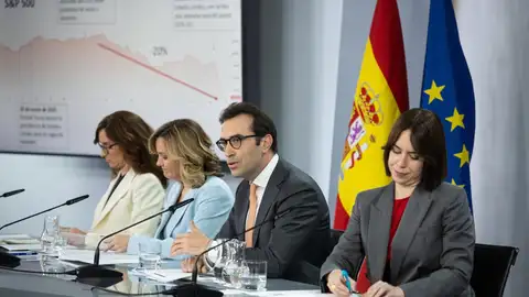 La ministra de Sanidad, Mónica García; la ministra Portavoz, Pilar Alegría; el ministro de Economía, Carlos Cuerpo y la ministra de Ciencia, Innovación y Universidades, Diana Morant, durante una rueda de prensa posterior a la reunión del Consejo La ministra de Sanidad, Mónica García; la ministra Portavoz, Pilar Alegría; el ministro de Economía, Carlos Cuerpo y la ministra de Ciencia, Innovación y Universidades, Diana Morant, durante una rueda de prensa posterior a la reunión del Consejo