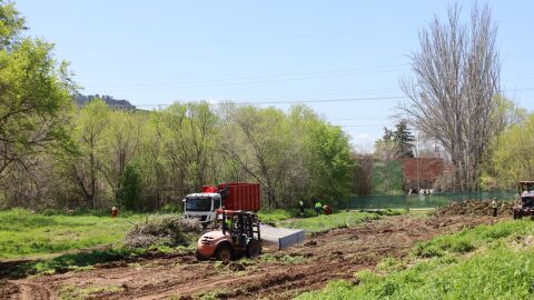 Parcela de la Finca Dehesa del Bat&aacute;n de Alcal&aacute; de Henares donde se est&aacute; construyendo un aparcamiento