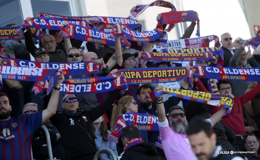 La afición del Eldense, en un partido en Segunda en el Nuevo Pepico Amat. La afición del Eldense, en un partido en Segunda en el Nuevo Pepico Amat.