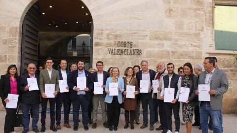 Jorge Rodr&iacute;guez alcalde d'Ontinyent i coordinador de la Uni&oacute; Municipalista junto a otros miembros.