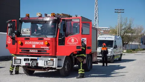 Nueve personas, incluidos varios menores, afectadas en el incendio de una vivienda en Camino de Ronda, Granada
