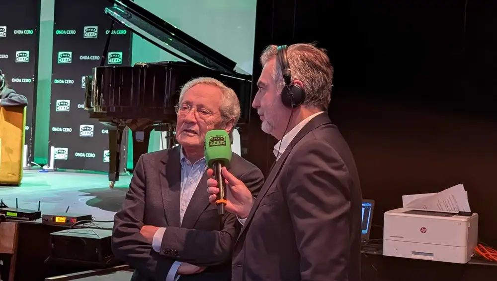 Carlos Alsina y Fernando Ónega en el Teatro Pavón Carlos Alsina y Fernando Ónega en el Teatro Pavón