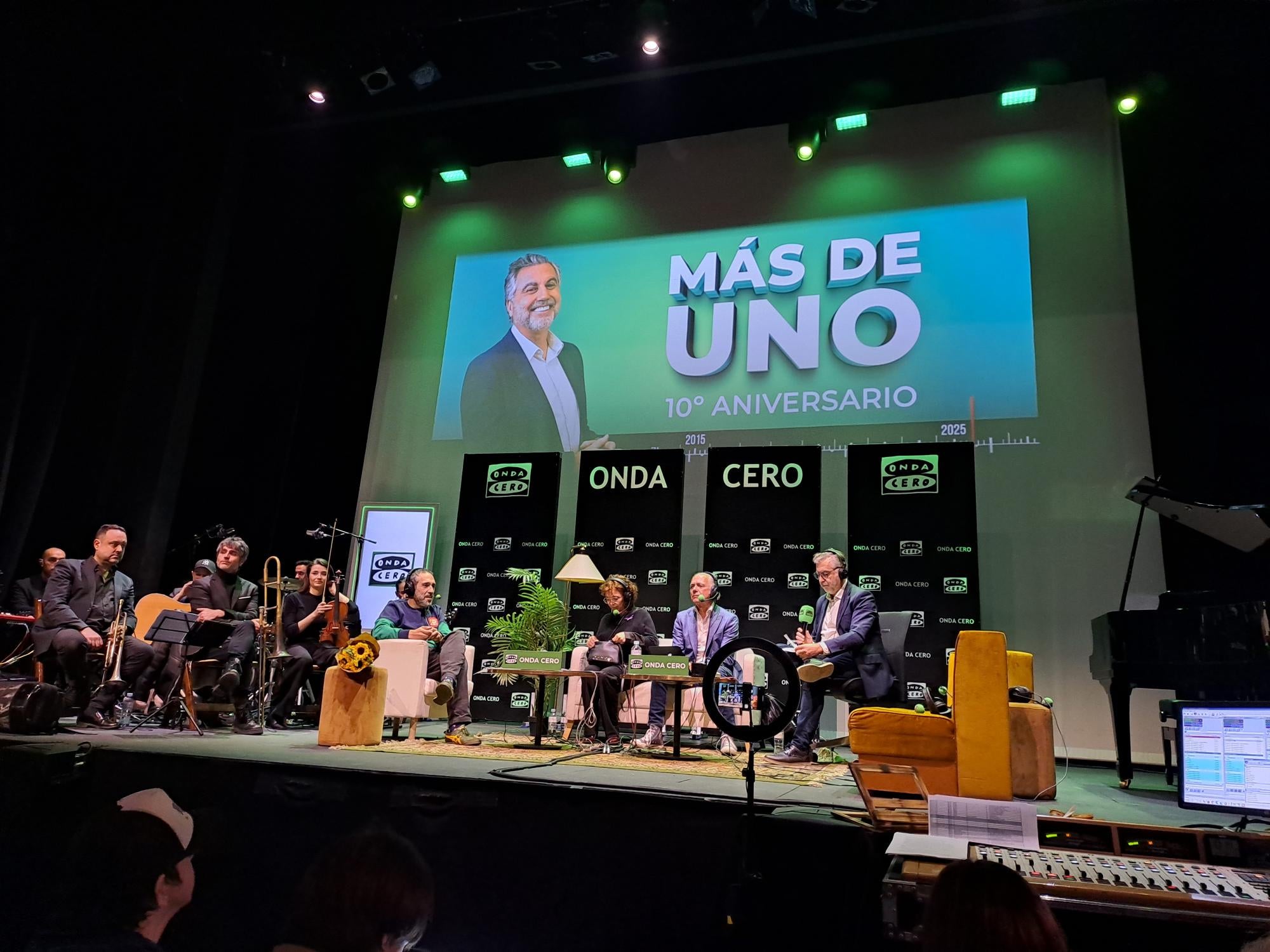 Iberdrola felicita a 'Más de uno' en su 10º aniversario: "La radio también es capaz de iluminar" Iberdrola felicita a 'Más de uno' en su 10º aniversario: "La radio también es capaz de iluminar"