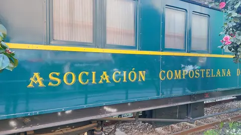 La limpieza de la pintada del vagón Verderón le costó 1.200 euros a la Asociación Compostelana de Amigos del Ferrocarril La limpieza de la pintada del vagón Verderón le costó 1.200 euros a la Asociación Compostelana de Amigos del Ferrocarril