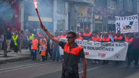 Miles de personas se manifiestan contra los despidos en Bridgestone Miles de personas se manifiestan contra los despidos en Bridgestone