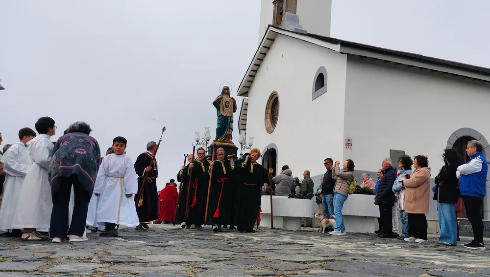 La Verónica portada por mujeres saliendo de la Capilla de la Atalaya. La Verónica portada por mujeres saliendo de la Capilla de la Atalaya.