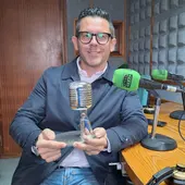 Rafa Triguero, alcalde de la ciudad de Ibiza con el micrófono de Premio de Onda Cero Ibiza y Formentera Rafa Triguero, alcalde de la ciudad de Ibiza con el micrófono de Premio de Onda Cero Ibiza y Formentera