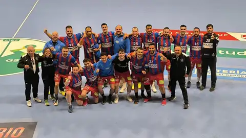 El Almoradí sigue luchando en Segunda Nacional por una plaza de ascenso tras vencer en Benidorm 25-29 El Almoradí sigue luchando en Segunda Nacional por una plaza de ascenso tras vencer en Benidorm 25-29