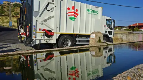 Fallece un trabajador atropellado por un camión de recogida de la basura en Guareña Fallece un trabajador atropellado por un camión de recogida de la basura en Guareña