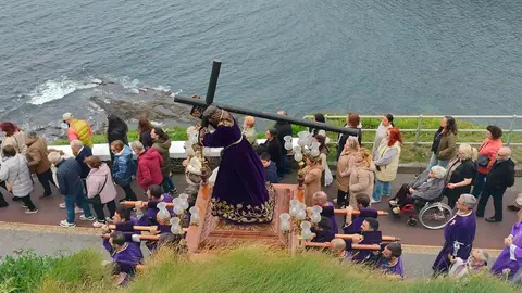 La Semana Santa de Luarca con la subida al Nazareno el Jueves Santo marca la direrencia. La Semana Santa de Luarca con la subida al Nazareno el Jueves Santo marca la direrencia.