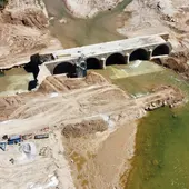 Vista aérea del puente que une la urbanización de Altury con Turís después de la crecida del río Magro el 29 de octubre del 2024 Vista aérea del puente que une la urbanización de Altury con Turís después de la crecida del río Magro el 29 de octubre del 2024