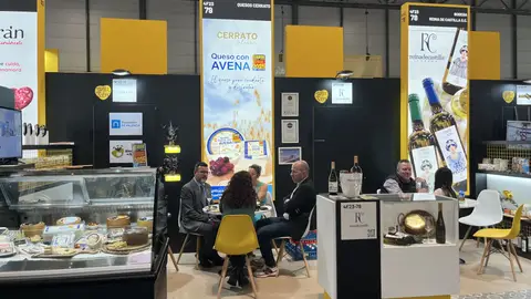 Quesos Cerrato acerca la innovación al Salón Gourmet con su premiado Queso Cerrato con Avena .