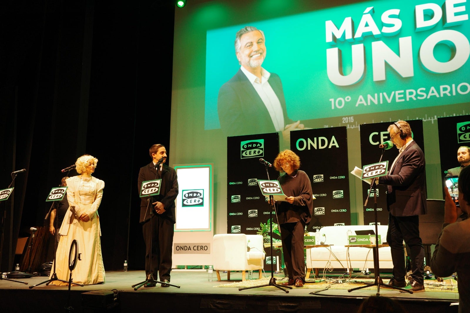 Radioficción especial por el 10º aniversario de 'Más de Uno': Entrevista a sus majestades Radioficción especial por el 10º aniversario de 'Más de Uno': Entrevista a sus majestades