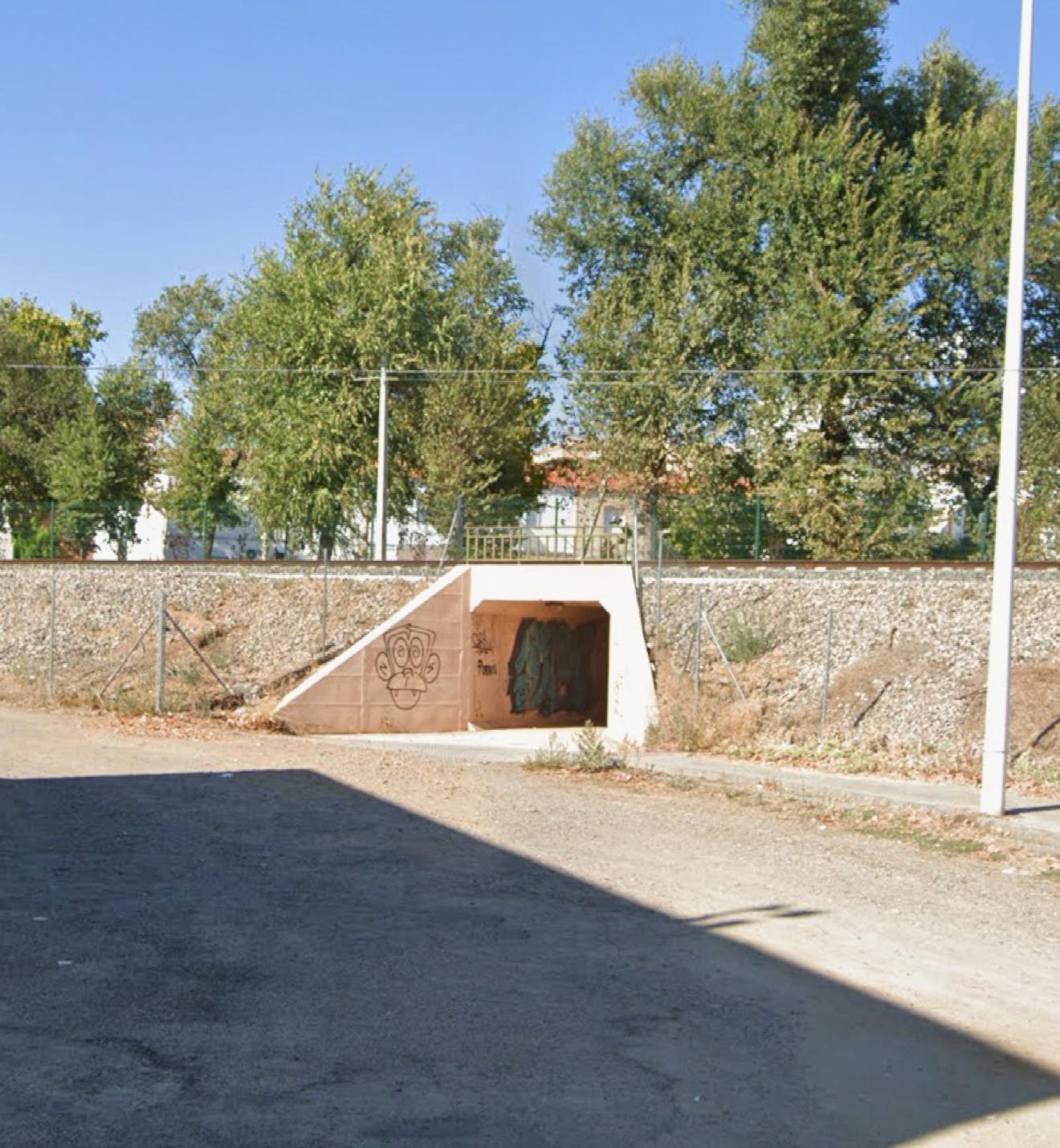Ya ha quedado abierto, finalmente antes de lo previsto, el túnel peatonal entre la calle Arenal de Pan Caliente y Florencia Gil Ya ha quedado abierto, finalmente antes de lo previsto, el túnel peatonal entre la calle Arenal de Pan Caliente y Florencia Gil