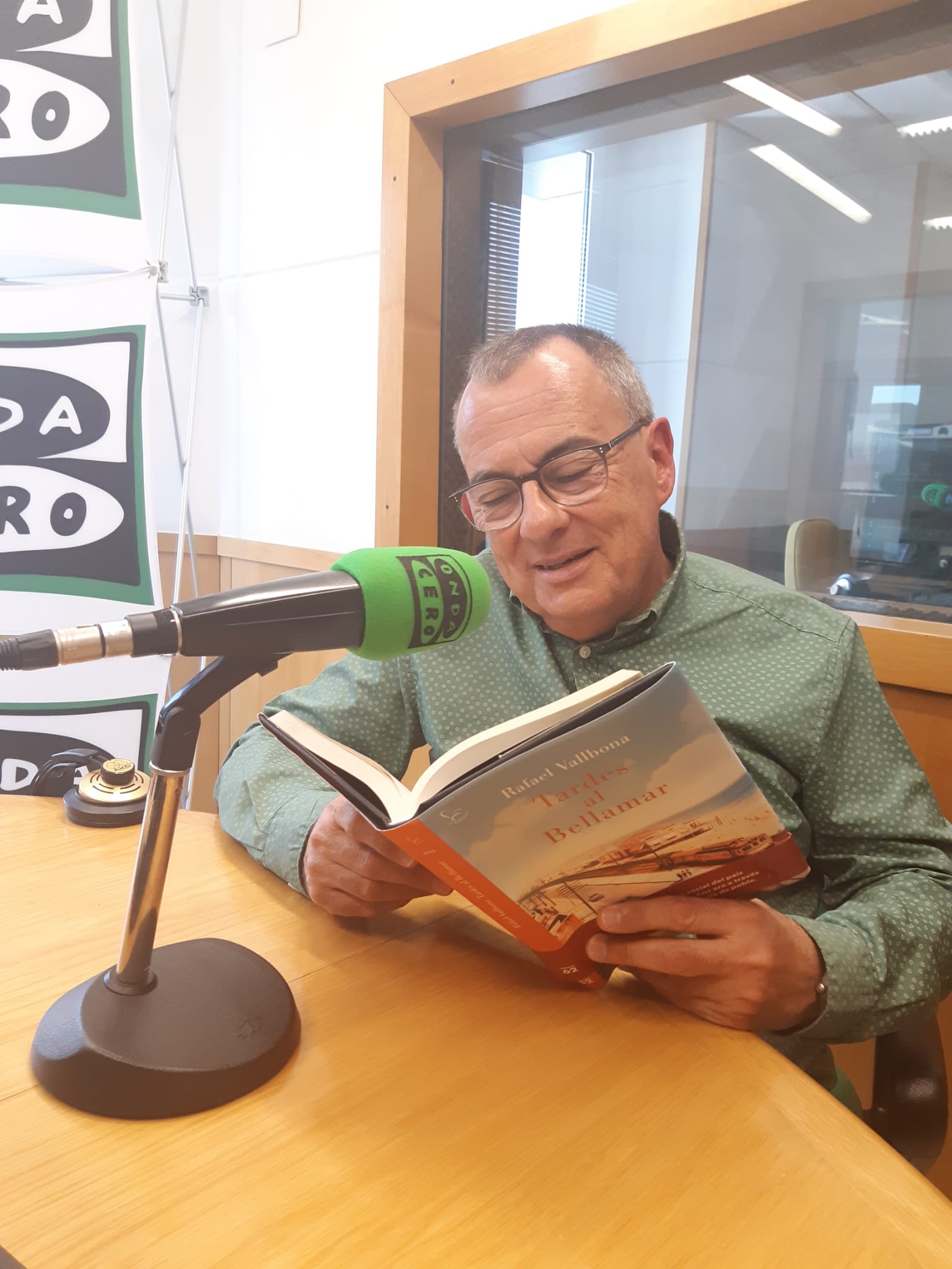 Rafael Vallbona retrata la transformació de Catalunya als anys 60 a través de les germanes Jiménez, fundadores d'una escola a Premià de Mar Rafael Vallbona retrata la transformació de Catalunya als anys 60 a través de les germanes Jiménez, fundadores d'una escola a Premià de Mar