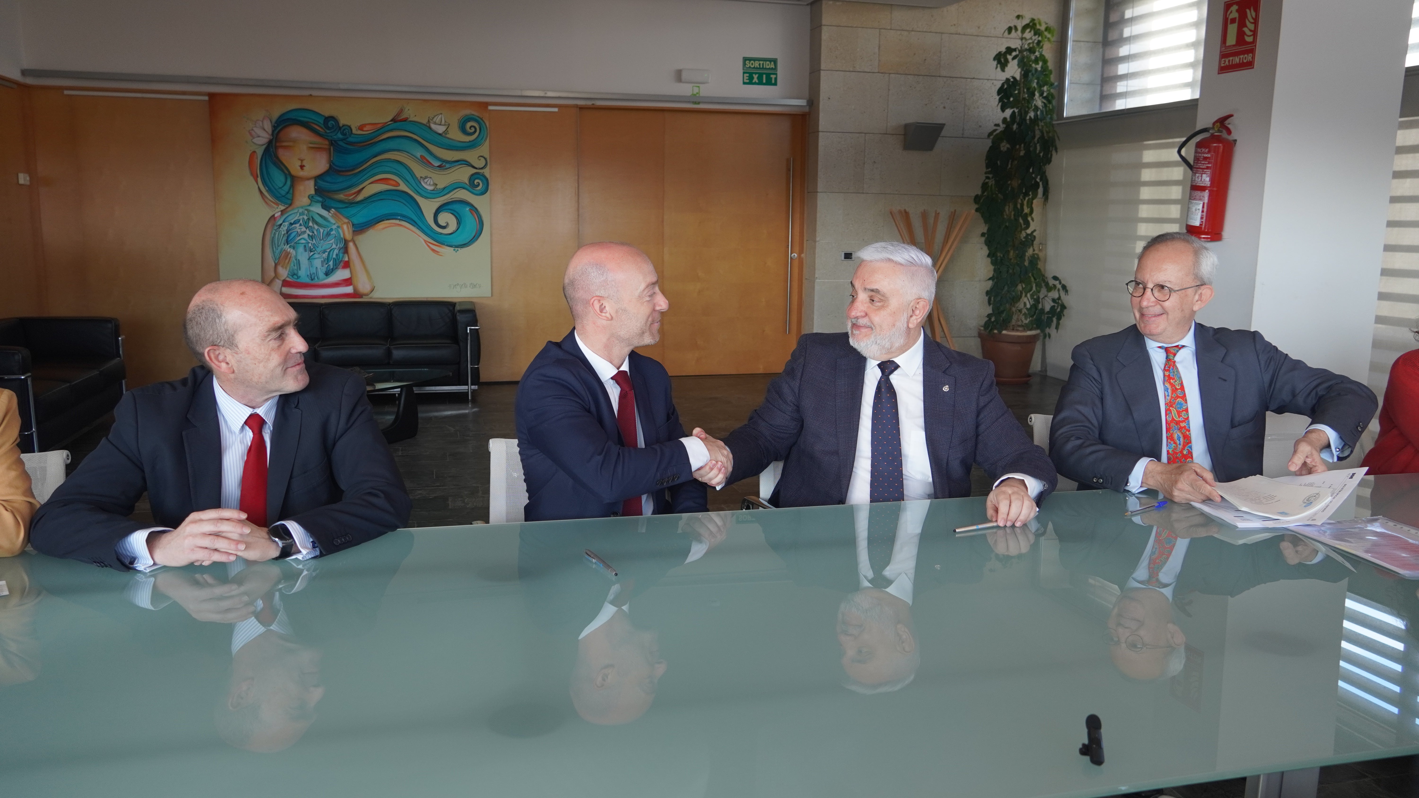 El Consell de Menorca compra a Defensa el aeródromo de Sant Lluís por 2,9 millones de euros El Consell de Menorca compra a Defensa el aeródromo de Sant Lluís por 2,9 millones de euros