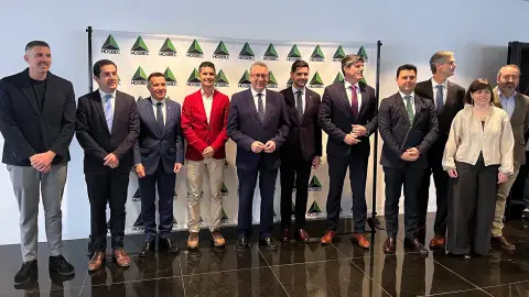Benidorm defiende la renovación hotelera como estrategia para reposicionar al destino turístico Benidorm defiende la renovación hotelera como estrategia para reposicionar al destino turístico