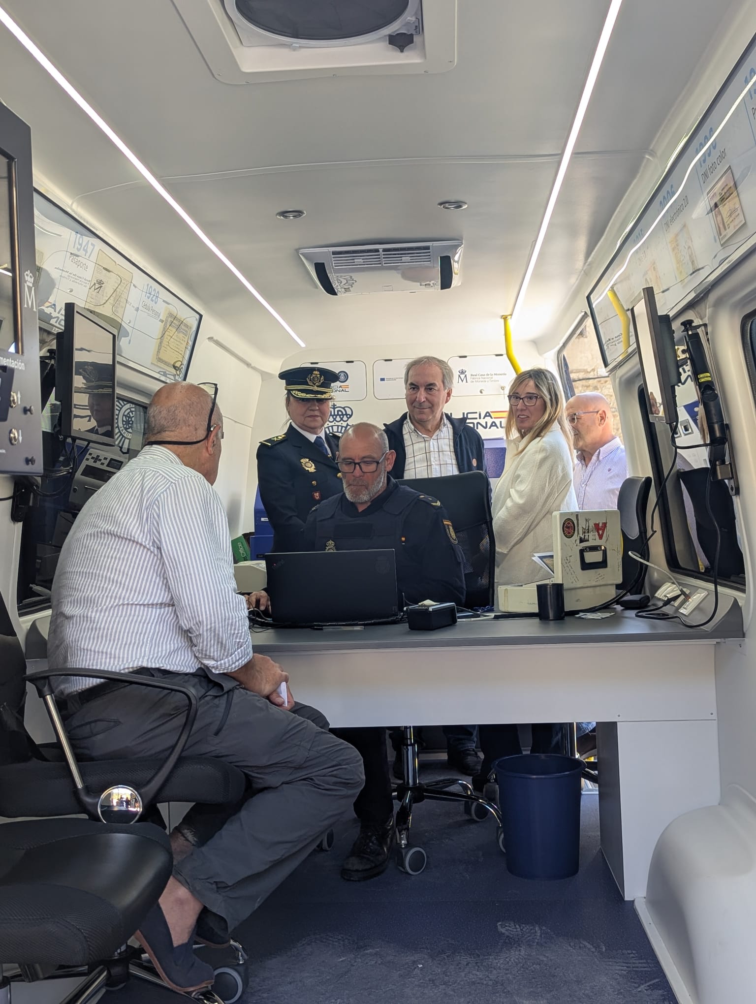 Potes recibirá dos veces al mes la visita del vehículo de la Policía Nacional que permite expedir DNI y pasaportes Potes recibirá dos veces al mes la visita del vehículo de la Policía Nacional que permite expedir DNI y pasaportes