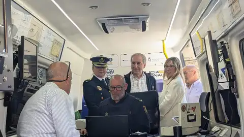 Potes recibirá dos veces al mes la visita del vehículo de la Policía Nacional que permite expedir DNI y pasaportes Potes recibirá dos veces al mes la visita del vehículo de la Policía Nacional que permite expedir DNI y pasaportes