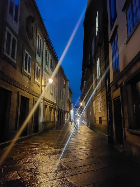 Comerciantes del casco histórico de Santiago se muestran "preocupados" por los robos en establecimientos y solicitan mejorar el alumbrado público Comerciantes del casco histórico de Santiago se muestran "preocupados" por los robos en establecimientos y solicitan mejorar el alumbrado público