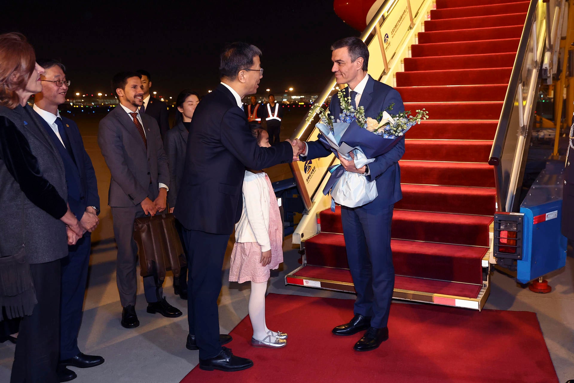 El Gobierno se mantiene firme ante el encuentro de Sánchez y Xi Jinping: "Hay que buscar nuevos mercados" El Gobierno se mantiene firme ante el encuentro de Sánchez y Xi Jinping: "Hay que buscar nuevos mercados"