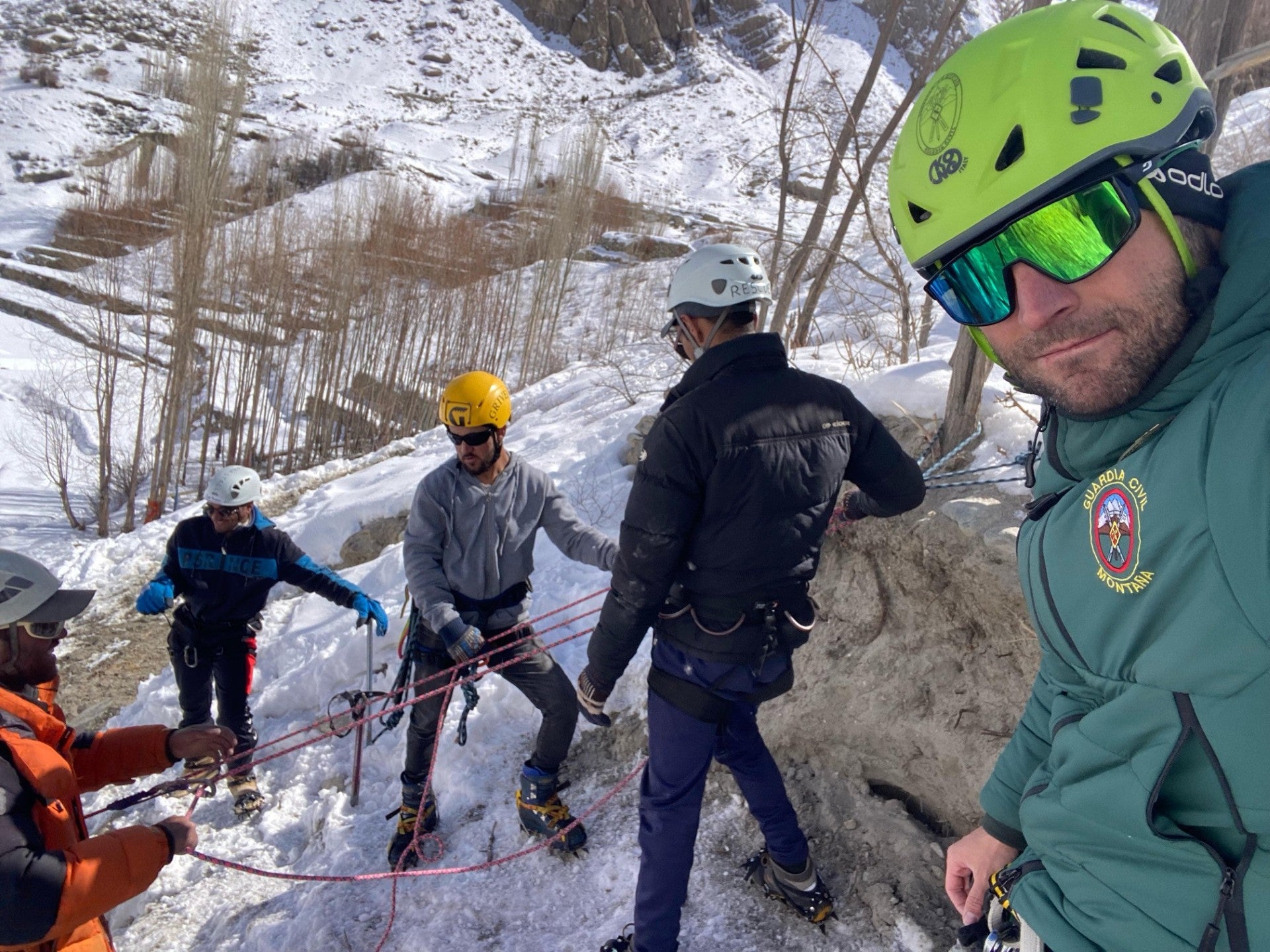El teniente Baín Gutiérrez regresa a Pakistán para continuar con la formación de guías de montaña El teniente Baín Gutiérrez regresa a Pakistán para continuar con la formación de guías de montaña