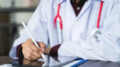 Colegios de médicos de Extremadura piden elevar la financiación de la Atención Primaria hasta el 25% del gasto sanitario Colegios de médicos de Extremadura piden elevar la financiación de la Atención Primaria hasta el 25% del gasto sanitario