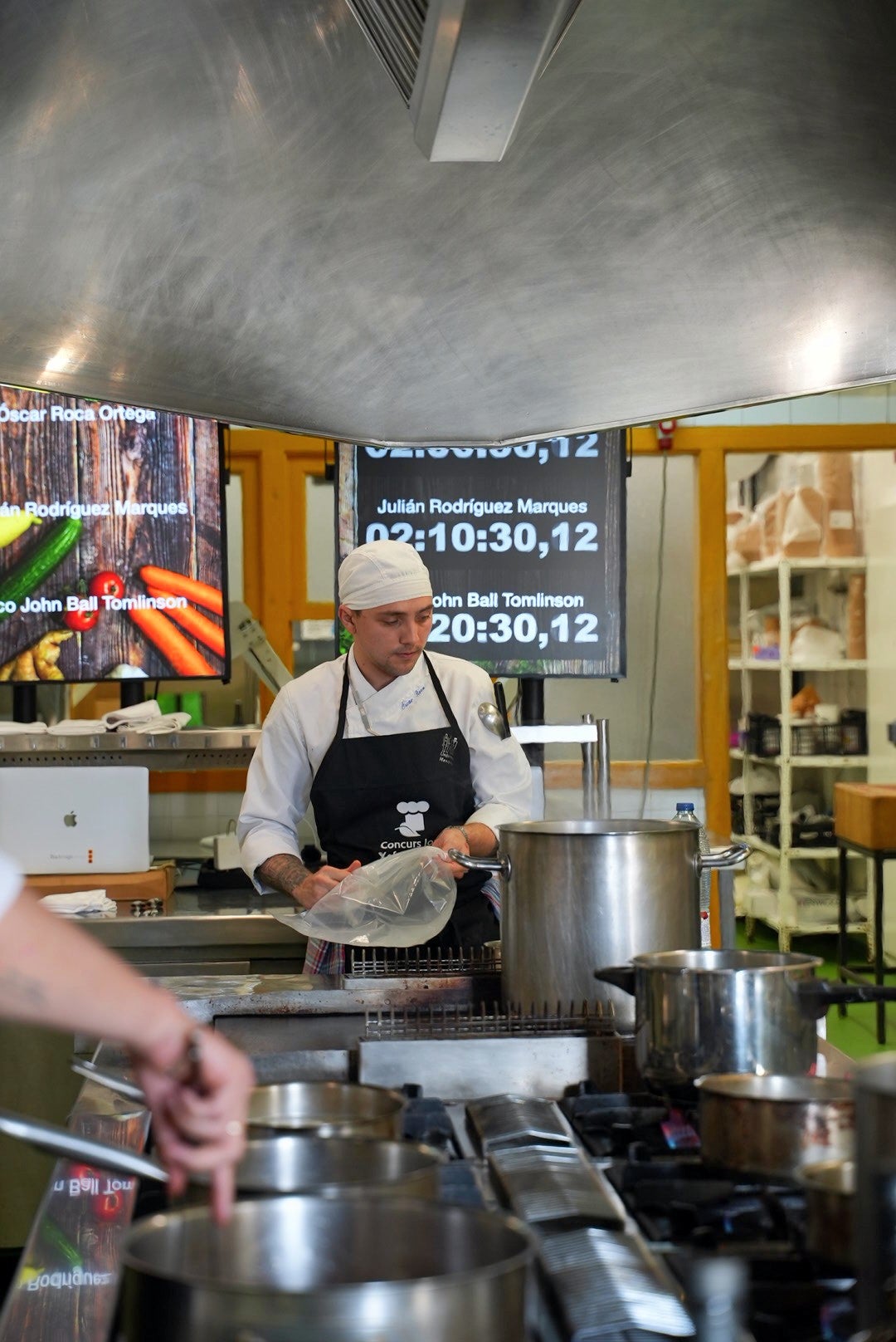 Tres estudiantes del Mari Àngles Cardona de Ciutadella se disputan el Jove Xef Menorquí 2025 Tres estudiantes del Mari Àngles Cardona de Ciutadella se disputan el Jove Xef Menorquí 2025
