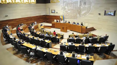 El pleno debate este jueves las propuestas de Vox para rebajar la 'tasa Enresa' y derogar la Ley LGTBI El pleno debate este jueves las propuestas de Vox para rebajar la 'tasa Enresa' y derogar la Ley LGTBI