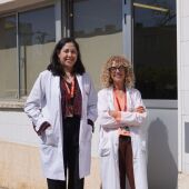 Les doctores Lucero Munguía i Susana Jiménez, investigadores de l’IDIBELL i l’Hospital de Bellvitge i coautores de l’estudi.