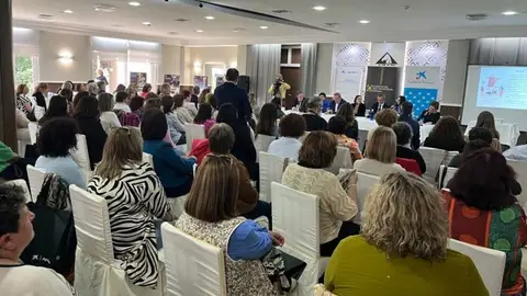 “Si el campo avanza, es con nosotras”: el liderazgo femenino toma voz a través de las mujeres cooperativistas en Plasencia “Si el campo avanza, es con nosotras”: el liderazgo femenino toma voz a través de las mujeres cooperativistas en Plasencia