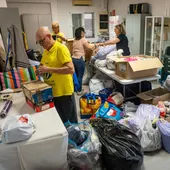 La ayuda para Valencia se desbordó en apenas unas horas La ayuda para Valencia se desbordó en apenas unas horas