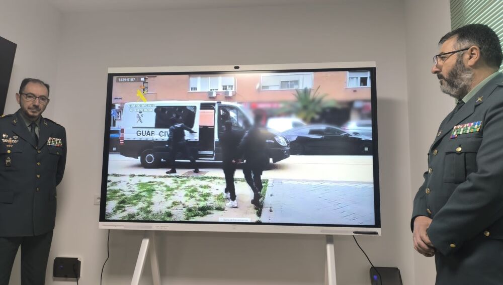 Una de las personas detenidas por la Guardia Civil