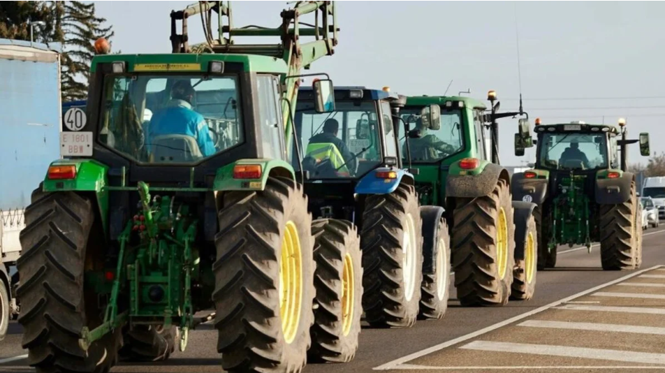 Una tractorada protestará en la zona norte de Granada por la ausencia de ayudas por la sequía Una tractorada protestará en la zona norte de Granada por la ausencia de ayudas por la sequía