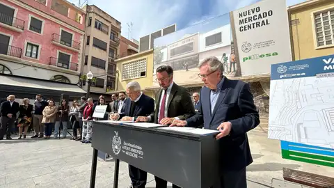 Acto de la firma del acta de replanteo de las obras de rehabilitación del Mercado Central de Elche. Acto de la firma del acta de replanteo de las obras de rehabilitación del Mercado Central de Elche.