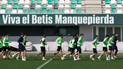 Entrenamiento del Betis en la Ciudad Deportiva Luis del Sol. Entrenamiento del Betis en la Ciudad Deportiva Luis del Sol.