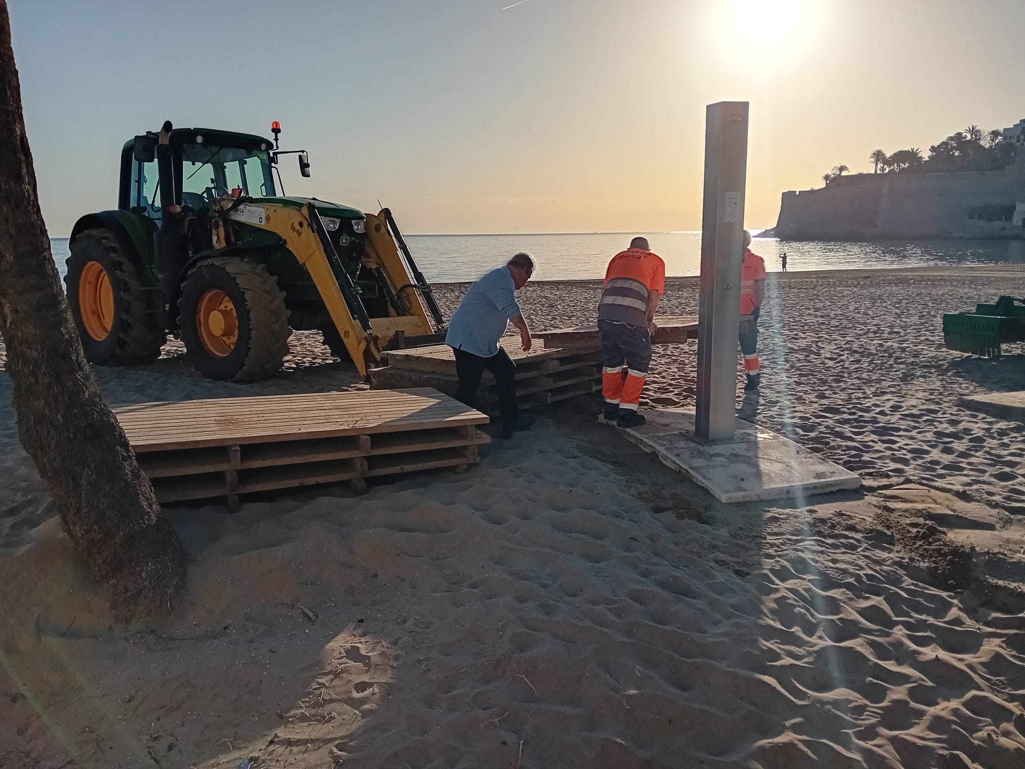 El Ayuntamiento de Peñíscola trabaja en la puesta a punto de la playa para Semana Santa El Ayuntamiento de Peñíscola trabaja en la puesta a punto de la playa para Semana Santa