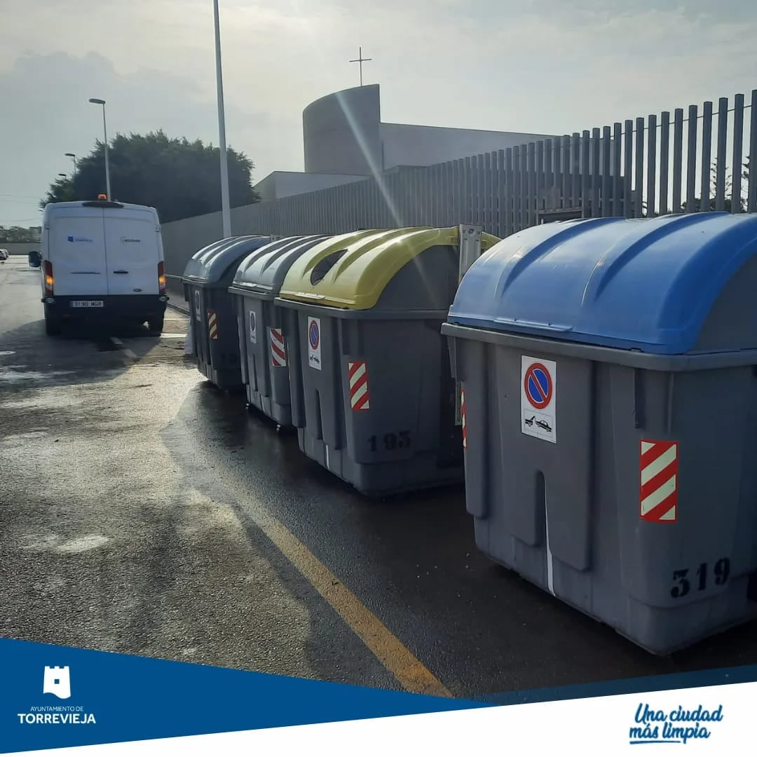 El Ayuntamiento de Torrevieja refuerza el servicio de limpieza viaria y recogida de residuos para atender a 300.000 personas El Ayuntamiento de Torrevieja refuerza el servicio de limpieza viaria y recogida de residuos para atender a 300.000 personas