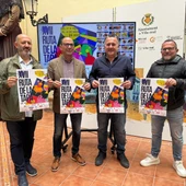 El concejal de Comercio, Xus Madrigal y representantes de Ashiovi han presentado la Ruta de la Tapa. El concejal de Comercio, Xus Madrigal y representantes de Ashiovi han presentado la Ruta de la Tapa.